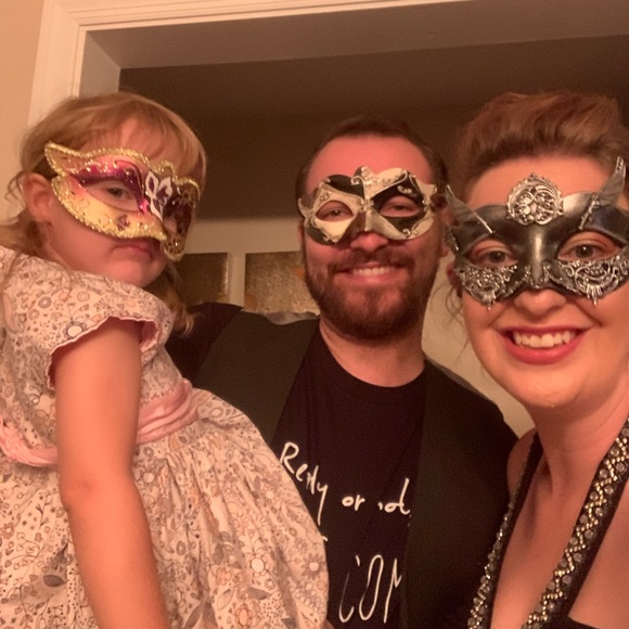 Meet your Posher, Danielle - Picture 4 of 4